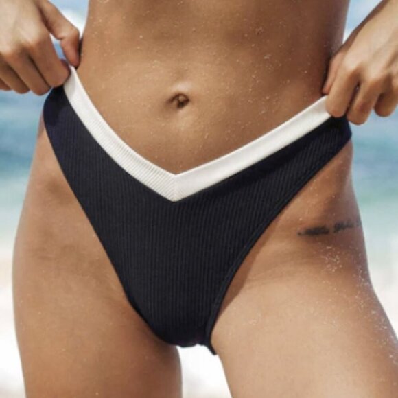 BERLOOK Contrast Trim Triangle Bikini Top AND Contrast Trim V-Cut Bikini bot 08 - Picture 8 of 16